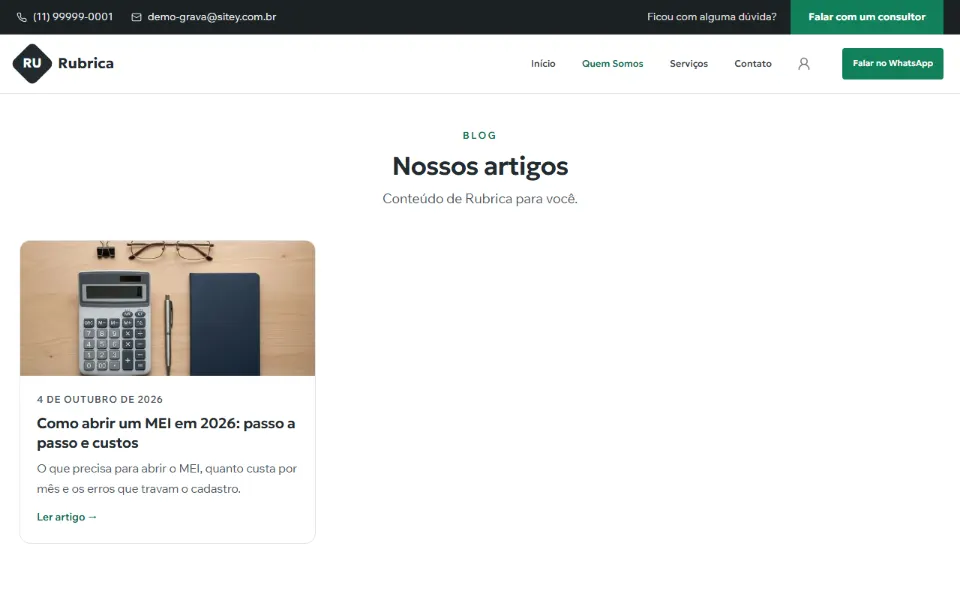 Página do blog de um site feito na Sitey, com o cartão de cada artigo: capa, data, título e resumo